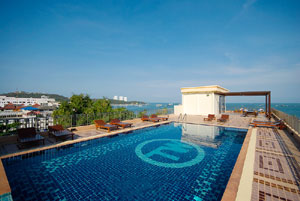 pattaya hotel with swiming pool